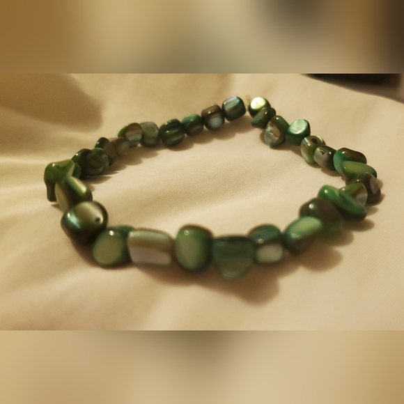 Shell 🐚 Handmade Stretch Bracelet - Picture 2 of 3